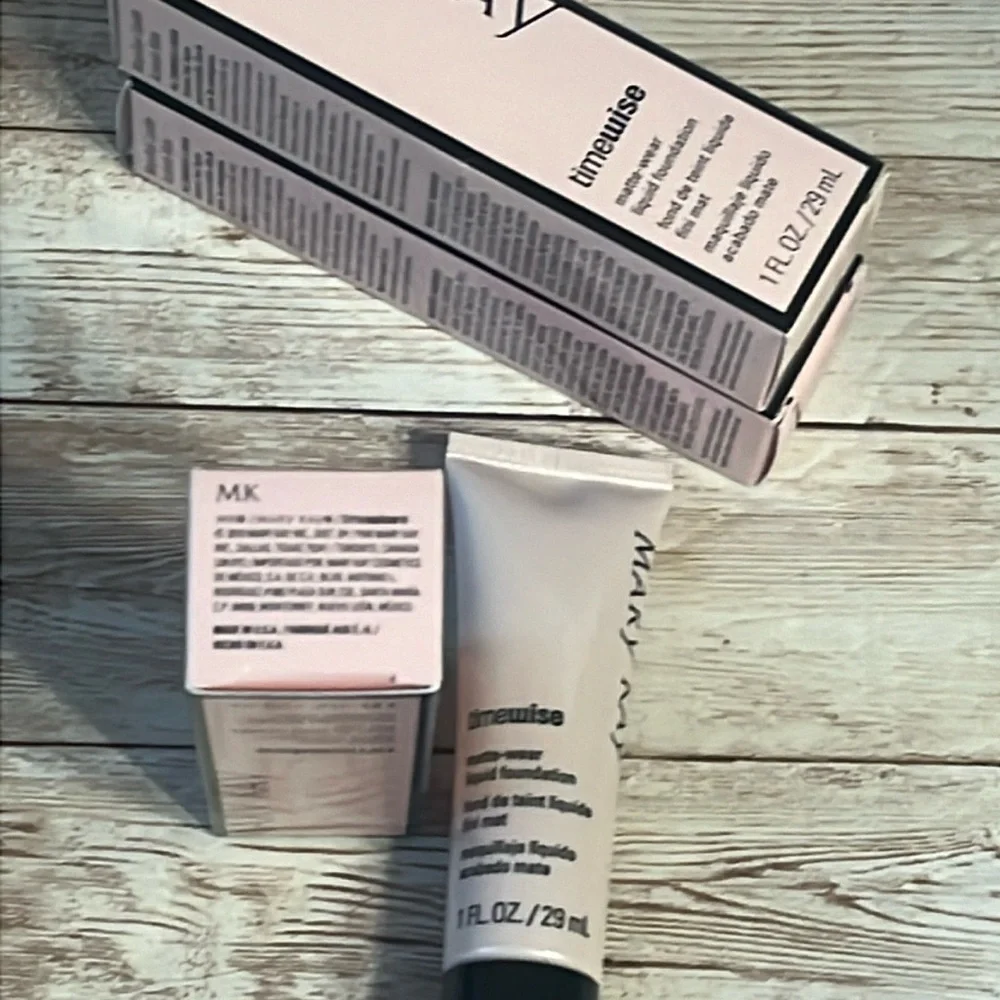 NEW MK Ivory 6 MATTE WEAR Timewise Matte Wear Liquid Foundation New in box